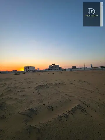 للبيع فى الشارقه   منطقه الحوشى   ارض سكنيه   مساحه : 5414 قدم   ارض زاويه على شارع رئيسى 97 متر و شارع 24 متر   تملك حر لجميع الجنسيات العربيه