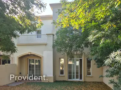 Exclusive I Immaculate condition I Middle Unit I Vacant