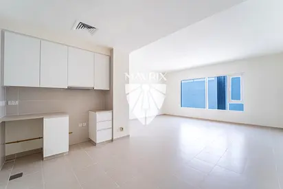 Spacious | Great Location | Middle Unit | Tenanted