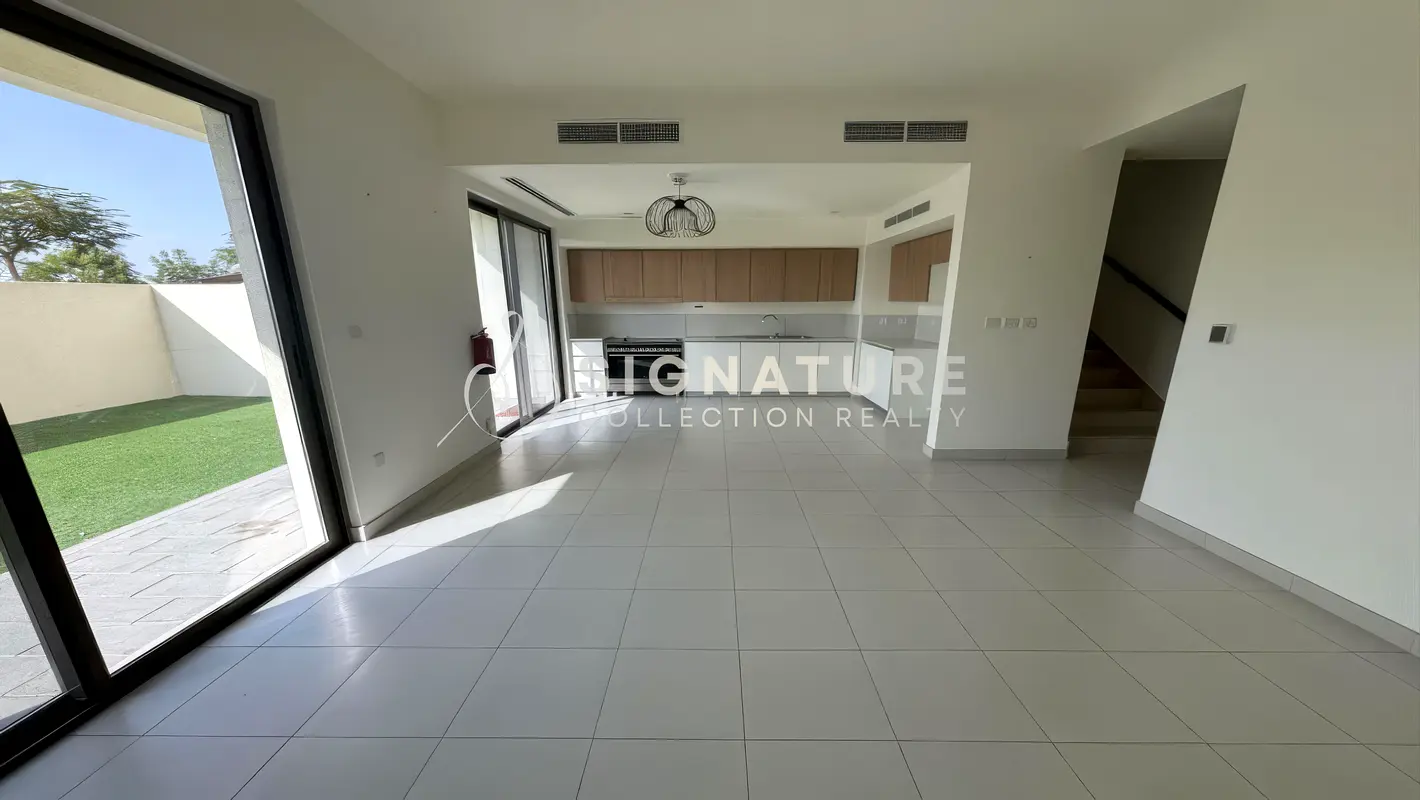 Unfurnished 4BR Villa | Vacant | Community View