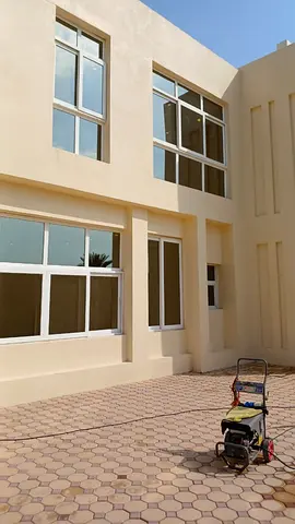 للبيع – فيلا فاخرة زاوية على شارعين في حي الرملة، ضاحية حلوان