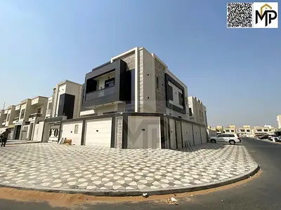 A corner villa on two streets offering an open view and a prime location. Includes air conditioning.