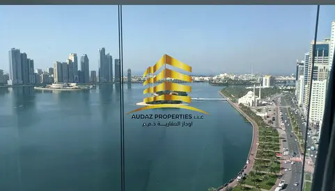 🏢 فرصة استثمارية نادرة – طابق كامل للبيع في برج بزنس تاور | المجاز 2 – الشارقة