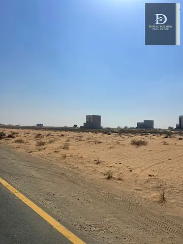 للبيع في الشارقه منطقه     روضه القرط ارض تجاري     مساحه 6430 قدم    تصريح ارضي محلات     وطابقين سكني     تملك حر جميع الجنسيات     العربيه