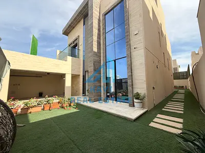 Luxury 5 BEDROOM Villa with Private pool