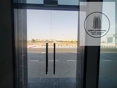 معرض تجاري للإيجار شارع رئيسي الجرف3 مساحة 4400 قدم