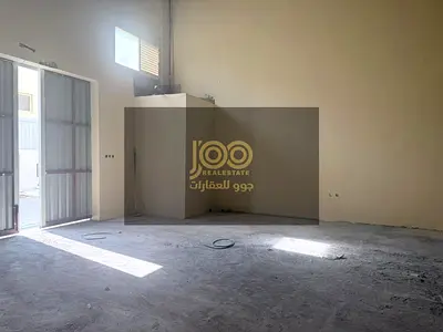 مستودع مميز في ام القيوين الصناعيه \ الكهرباء 35 \ لجميع النشاطات