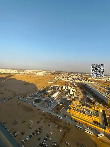 3-bedroom apartment with living room and parking