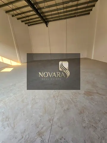 Warehouse for annual rent in Umm Al Thu'ub – 3,000 sq ft, equipped with 43 kW electricity, strategic location, ready for immediate handover