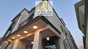 7 Master Bedrooms with En-suite Bathrooms &amp; Dressing Rooms  

 - Majlis  

 - Spacious Hall  

 