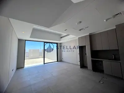 Single Row | East Facing | Light Interior | Rented