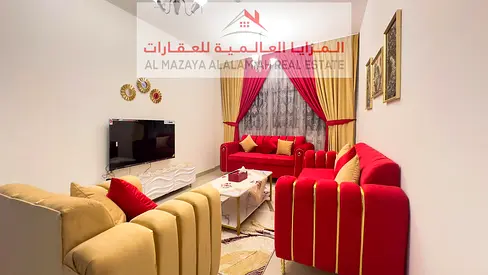 شقة فاخرة مطلة على الواجهة المائية مكونة من غرفتي نوم وصالة - أثاث فاخر وشرفة مطلة على البحيرة