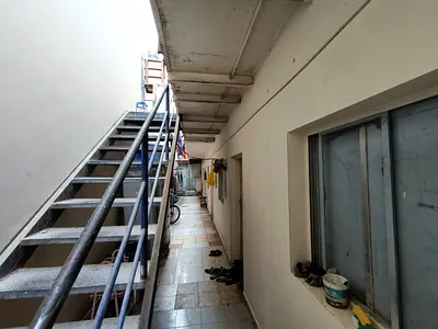 سكن عمال للايجار ،عدد 5 غرف بمنطقة القصيدات ، مباشر من المالك بدون عمولة  ( مفروش جزئي ) .