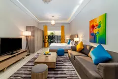 Pool View | Modern | Large Layout