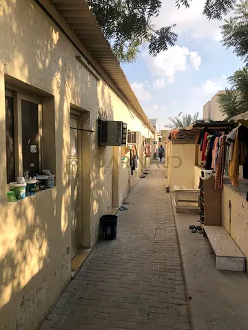 أرض صناعية مبنية للبيع في المنطقة الصناعية 15 الشارقة