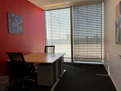 مساحة مكتبية مفروشة بالكامل للإيجار في Abu Dhabi, Al Maqam Tower  لـ عدد 2 أشخاص مع الاهتمام بكل شيء