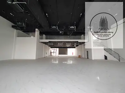 400KW, معرض + موقف سيارات + مكاتب ,علي الشارع الرئيسي,جاهز قريبا سارع بالحجز