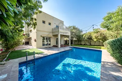 Vacant Now| Private Pool | Back to Back