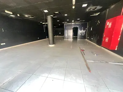 Very Big Nice Location// Shop With 2 Bathroom Cal To Ali Bhatti?