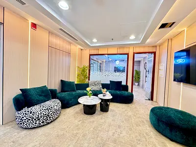 SPACIOUS OFFICE SPACE | LUXURY FURNISHINGS |READY TO MOVE