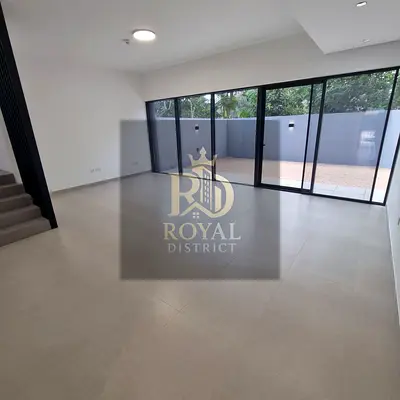 زاوية – صف واحد – إطلالة على الحديقة – تملك حر