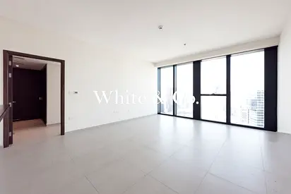Spacious 1 bed | Unfurnished | Available