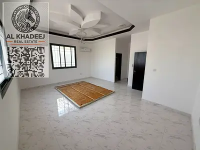 للايجار السنوي بأماكن عجمان  بالياسمين كورنر  ٥ غرف ماستر وصاله ومجلس واستور وغرفه خادمه ومطبخ   وحوش كبير وارتداد خارجي