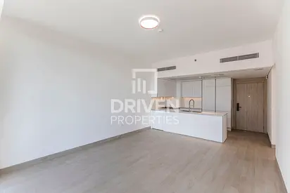 Brand New | Ready to Move in | Mid Floor