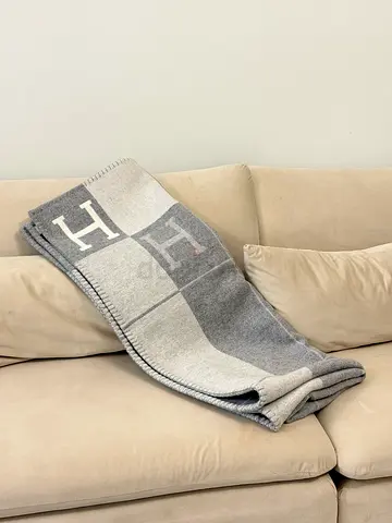 Hermès Avalon Blanket 100% Cashmere - 50% OFF – New