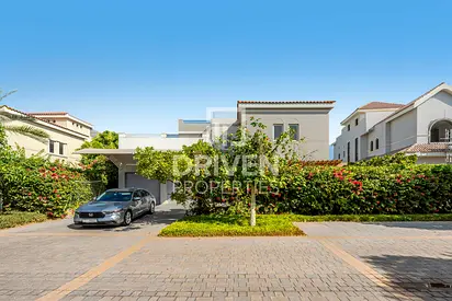 VOT | Upgraded Villa | Park Facing | Spacious