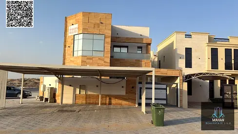 A luxurious corner villa on two streets, featuring a modern design, high-end finishes, and a garden, all at a special price. An exceptional ownership