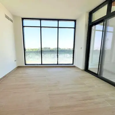 READY MOVE IN l EQUIPPED KITCHEN l BE THE FIRST