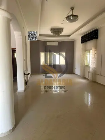 🏡 فيلا راقية للإيجار في الجرف 1 – عجمان | موقع مميز ومساحة واسعة