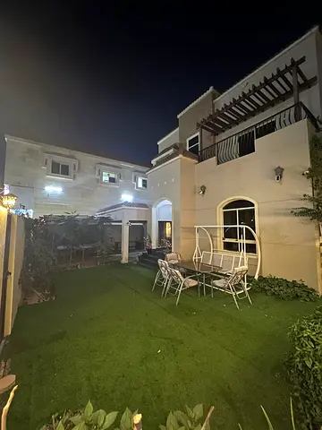 فيلا سكنية تجارية للبيع في منطقة الروضة