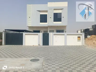 بسعرممتاز شامل الرسوم فيلا بموقع فريد وتشطيب راقى مساحات غرف كبيرة تملك حر لجميع الجنسيات