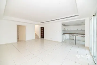 Deep Lake View | Tranquil | Close to Park