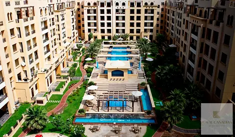 استوديو واسع مع بلكونة للإيجار في الممزر – AL ZAN Block C – شامل الواي فاي والفواتير