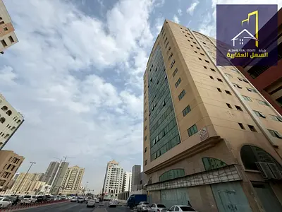 لللبيع بناية موقع مميز علي شارع عام بدخل 10% فرصة
