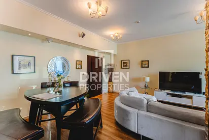Mid Floor | Furnished and Upgraded | Close Kitchen