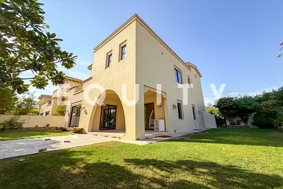 Fully Landscaped Garden | Vacant | Corner Plot