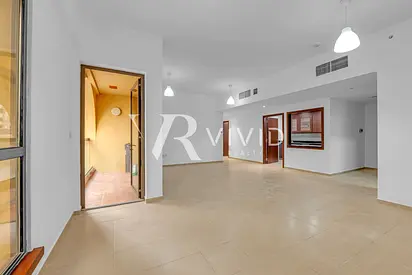 Vacant | Rare Large Layout | With Maid + Storage