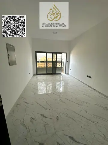 غرفه وصاله وبالكون مع  اتنين حمام ومطبخ مساحات فسيحه جدا