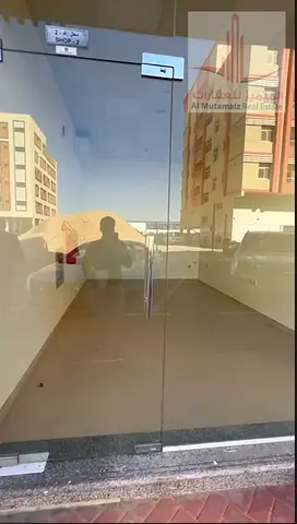 محل للايجار السنوي مساحة كبيرة يصلح للعديد من الانشطة التجارية