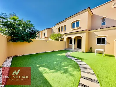SINGLE ROW | POOL PARK PROPERTY | LANDSCAPED