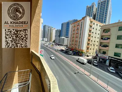 غرفتين وصاله بمساحه كبيره بدون فرش بالراشديه 3 شارع المرور القديم سهل الخروج الي دبي والشارقه