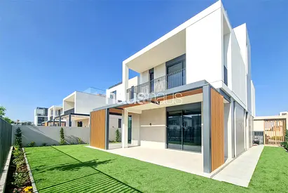 Family Villa | 60 Sec to the Pool | Vastu | Vacant