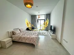 ELEGANT &amp; BRIGHT FULLY FURNISHED - MALL FACING
