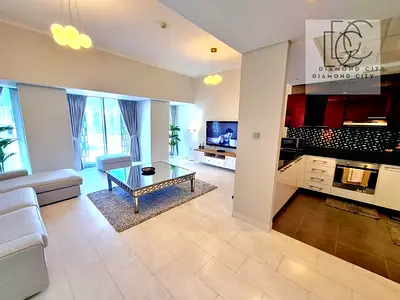 Beautiful apartment in the iconic Cayan tower