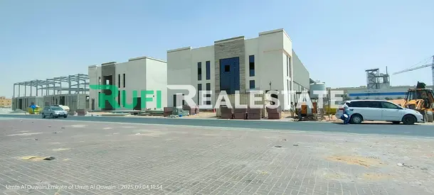 مستودع جديد كلياً بمساحة 11500  قدم مربع مزود بمصدر طاقة بقدرة 100 كيلوواط للإيجار في المنطقة الصناعية الحديثة بالإمارات العربية المتحدة، أم القيوين