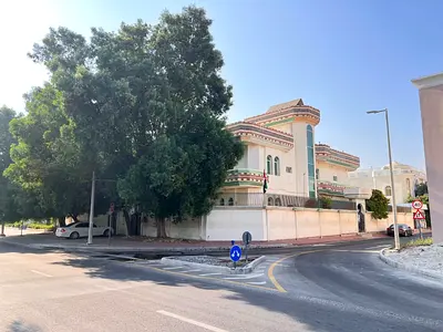 فيلا من طابقين للبيع في الشارقة الرفاعة